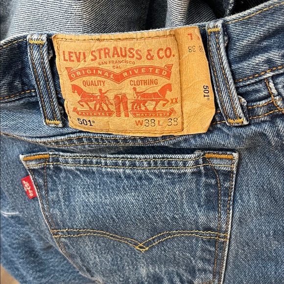 Levi’s 501 Button Fly Jeans Men’s 38x38 Straight Leg Medium Wash Classic Denin - Picture 7 of 8